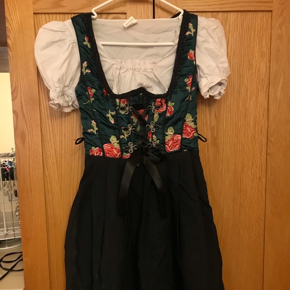 Authentic German Oktoberfest dirndl!